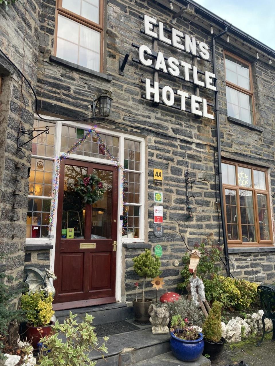 Elen's Castle Hotel Dolwyddelan Buitenkant foto